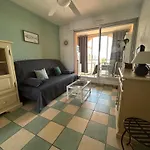 Studio Vue Mer Situe A Cote De La Plage Quartier Des Quilles